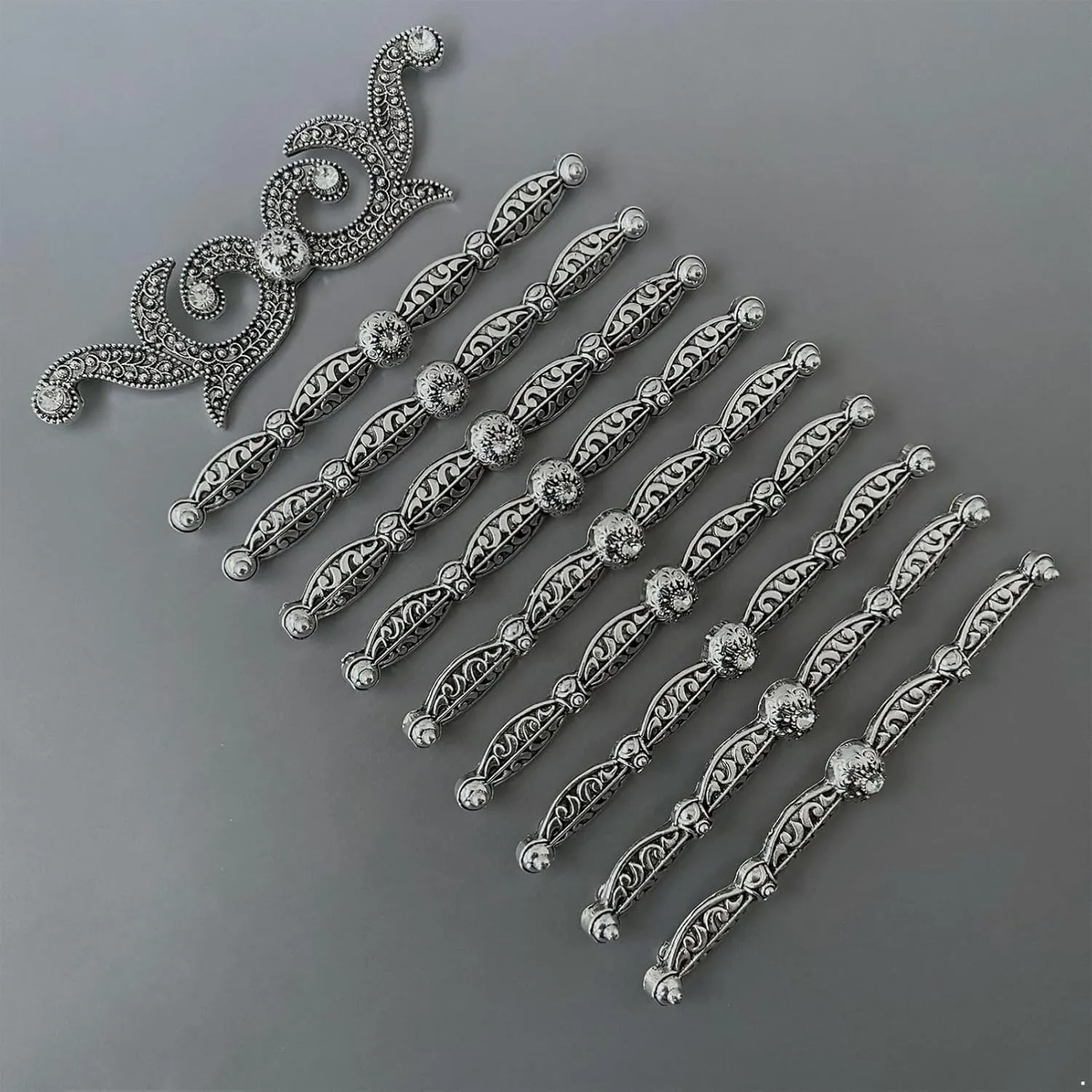 CHICTRY Retro Royal Breastplate Chest Bibs Elegant Brooch Necklace Sewing Clothing Accessories